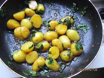 葱油小土豆的做法步骤6