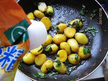 葱油小土豆的做法步骤7