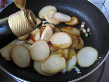 煎烧蚝油鲍菇片的做法图解5