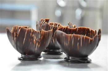 巧克力花瓣碗的做法图解7