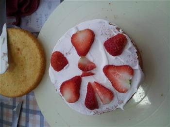 草莓生日蛋糕的做法步骤5