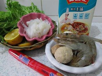 高汤大虾什锦火锅的做法步骤1