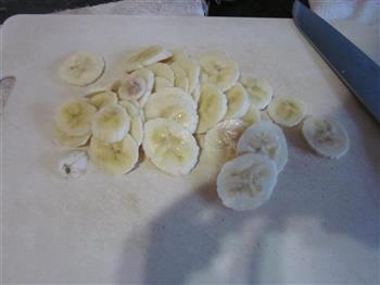 蒜肠香蕉披萨的做法步骤3