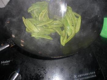 豌豆角焖饭的做法步骤2