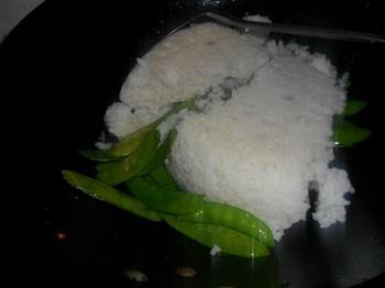豌豆角焖饭的做法步骤3