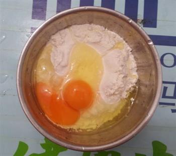 鸡蛋手擀面条的做法图解3