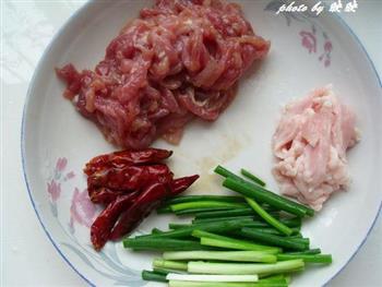 沙茶土豆丝炒肉的做法步骤2