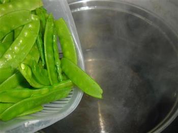 蒜香荷兰豆的做法步骤2