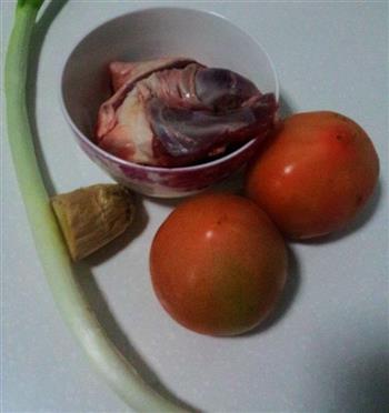 西红柿牛肉汤的做法图解1