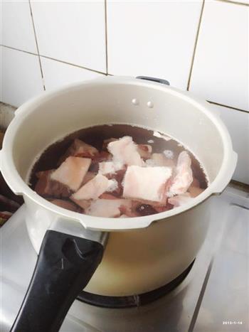 小羊排铁锅焖面的做法步骤4