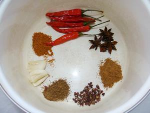 麻辣串串锅的做法步骤1