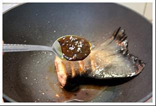 香茅剁椒三文鱼尾的做法图解3