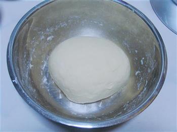 奶香豆沙卷的做法步骤1