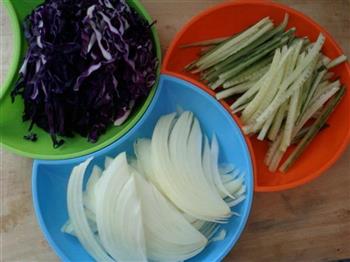 紫甘蓝蔬菜卷的做法图解3