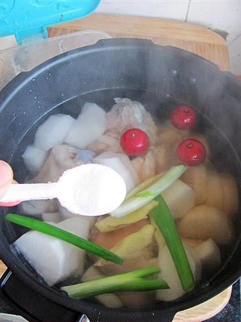 山楂萝卜大骨汤的做法步骤8