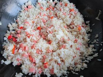 酸菜肉末炒米饭的做法步骤11