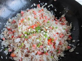酸菜肉末炒米饭的做法步骤12