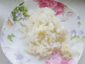 酸菜肉末炒米饭的做法步骤2
