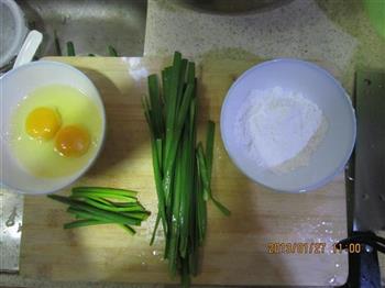 韭菜蛋饼的做法步骤1