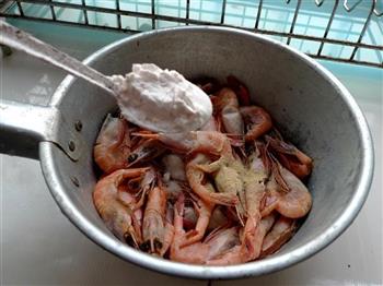 年糕酸菜上汤北极虾的做法图解5