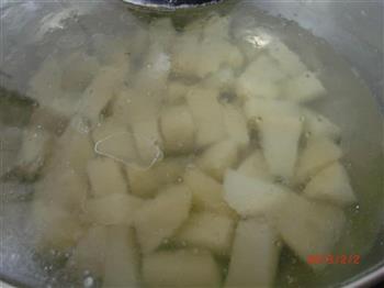 土豆烧鸡腿的做法步骤2