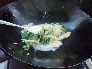 腐竹烧白菜的做法步骤7