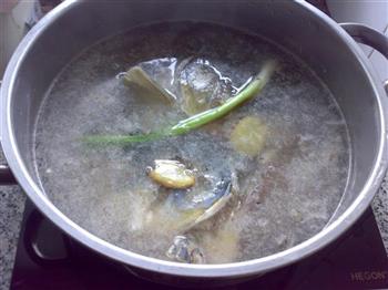 葱香鱼头汤的做法步骤8