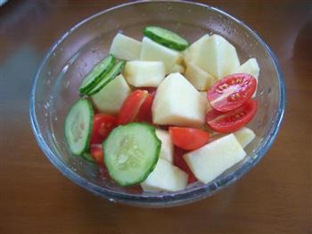 煎蛋水果沙拉的做法步骤2