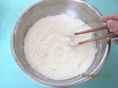 奶香蛋白椰丝球的做法步骤4