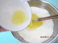 奶香蛋白椰丝球的做法步骤6