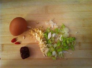 白菜鸡蛋面的做法步骤1