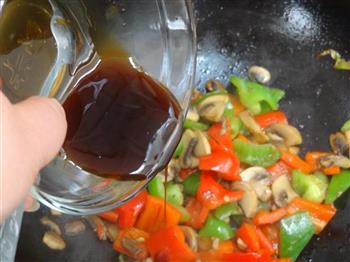 蚝油口蘑烩双椒的做法步骤9