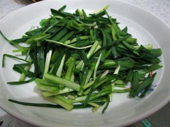 绿豆芽炒韭菜的做法图解3