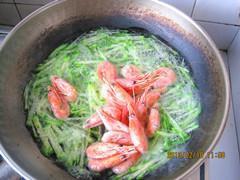 鲜虾萝卜丝汤的做法图解6