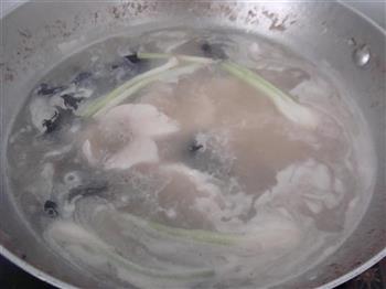 黑木耳鱼片汤的做法图解22