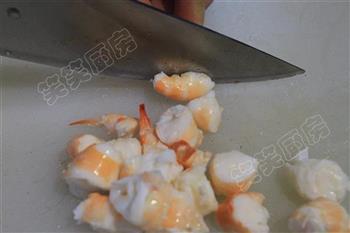 芒果鲜虾沙律的做法步骤2
