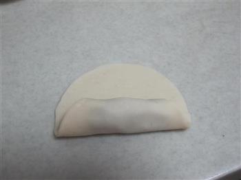 饺子皮豆沙卷的做法步骤3