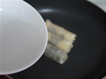 饺子皮豆沙卷的做法步骤7