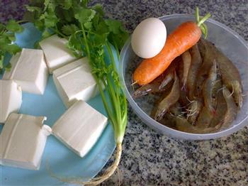虾仁豆腐汤的做法步骤1