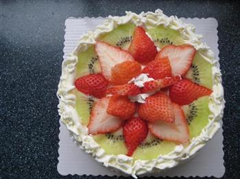 草莓生日蛋糕的做法步骤9