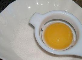 自制咸蛋黄的做法图解1