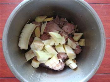 羊肉甘蔗汤的做法步骤3