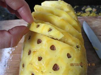 削菠萝的做法步骤5