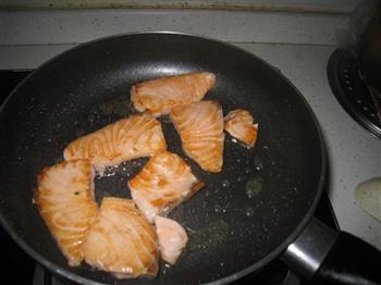 香煎三文鱼拌芦笋的做法步骤4