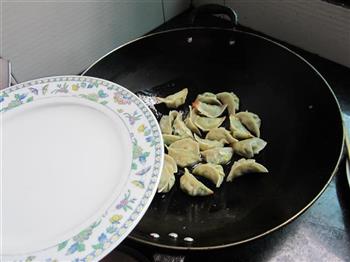 水焖煎饺的做法步骤14