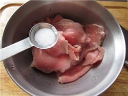传统水煮牛肉的做法步骤2