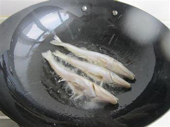 红烧沙丁鱼的做法步骤5