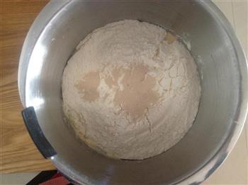 紫薯面包卷的做法步骤2