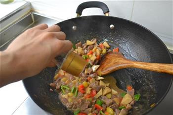 黑椒牛肉粒的做法步骤12
