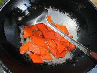 胡萝卜炒猪舌头的做法图解7